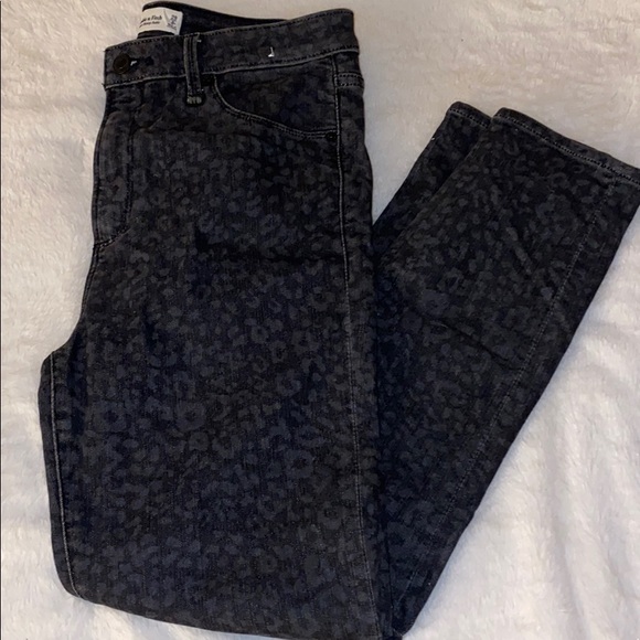 Abercrombie and Fitch cheetah print skinny jeans - Picture 1 of 4